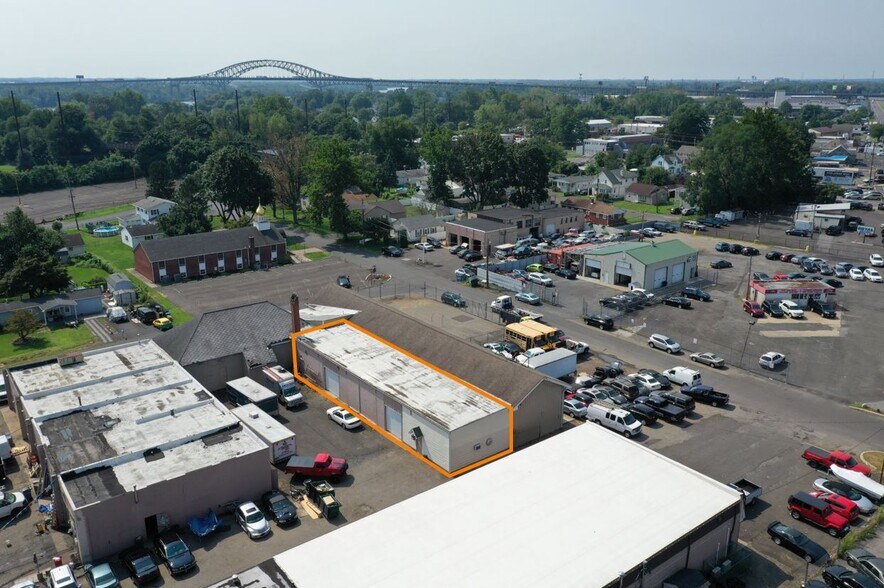 More Photos Of 1404 Randall Ave, Levittown Manufacturing For Lease