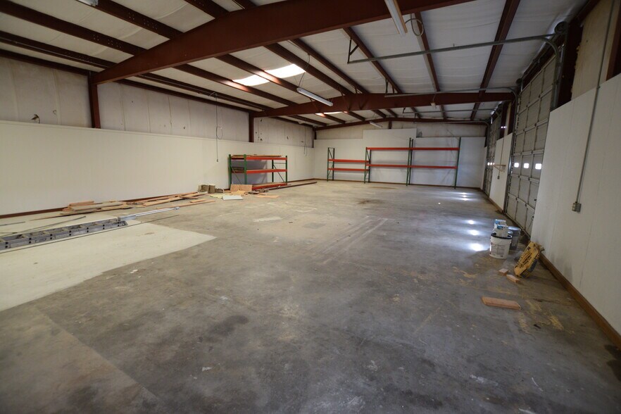 More Photos Of 2175 W Choctaw St, Tahlequah Light Distribution For Sale