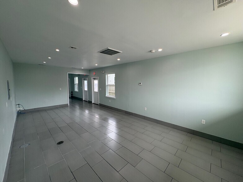 More Photos Of 276 E Pine St, Ponchatoula Office For Sale