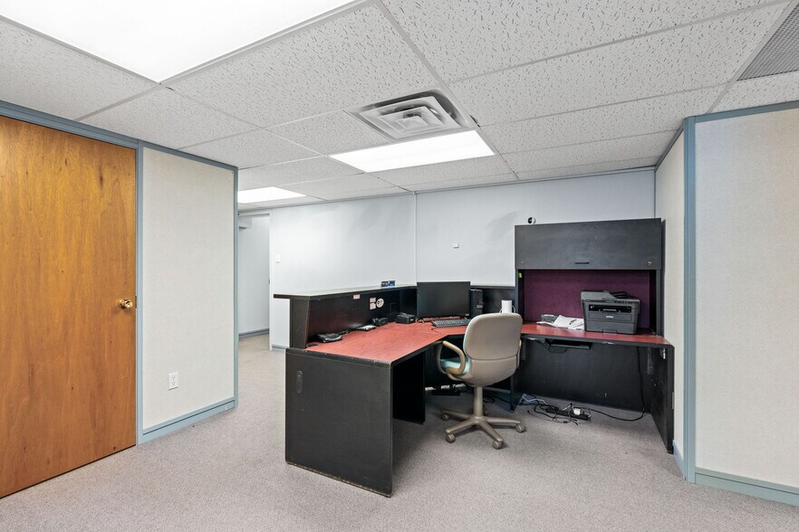 More Photos Of 457 Main St E, Winchester Medical For Sale