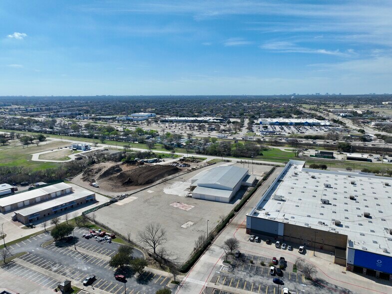 More Photos Of 6000 Split Trail Rd, Plano Warehouse For Lease