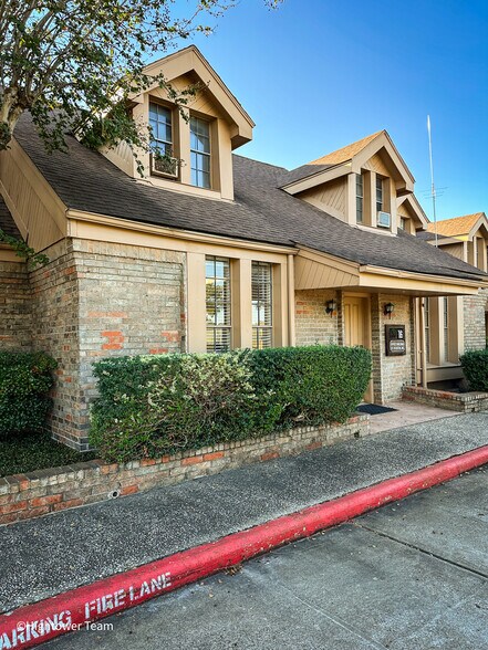 More Photos Of 6910 Bellaire Blvd, Houston Medical For Sale
