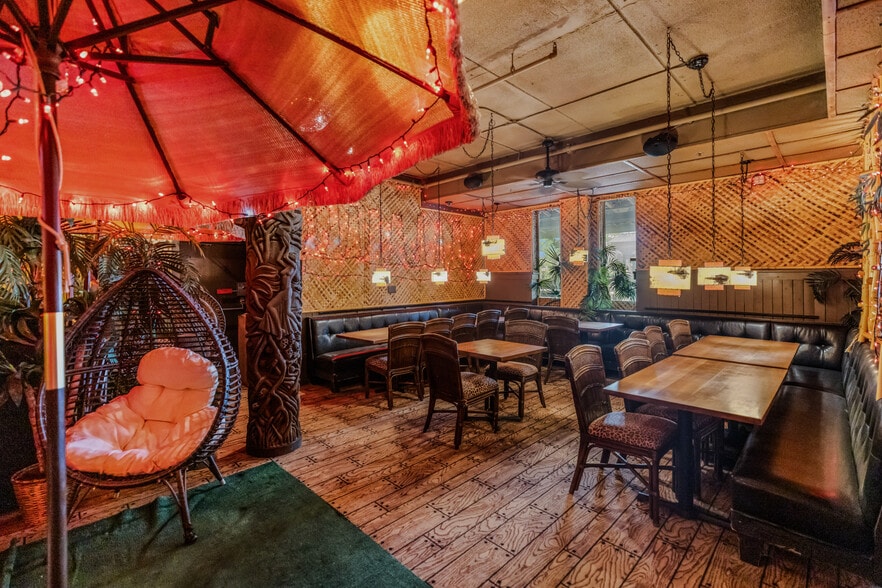 More Photos Of 1900 & 1924 Marshall St NE, Minneapolis Restaurant For Sale