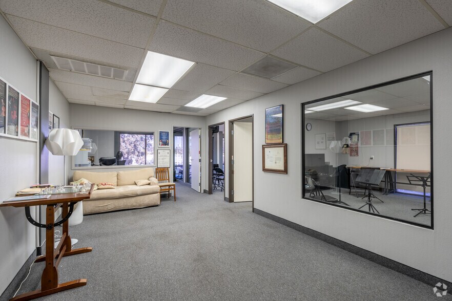 More Photos Of 6904-6920 Miramar Rd, San Diego Unknown For Lease