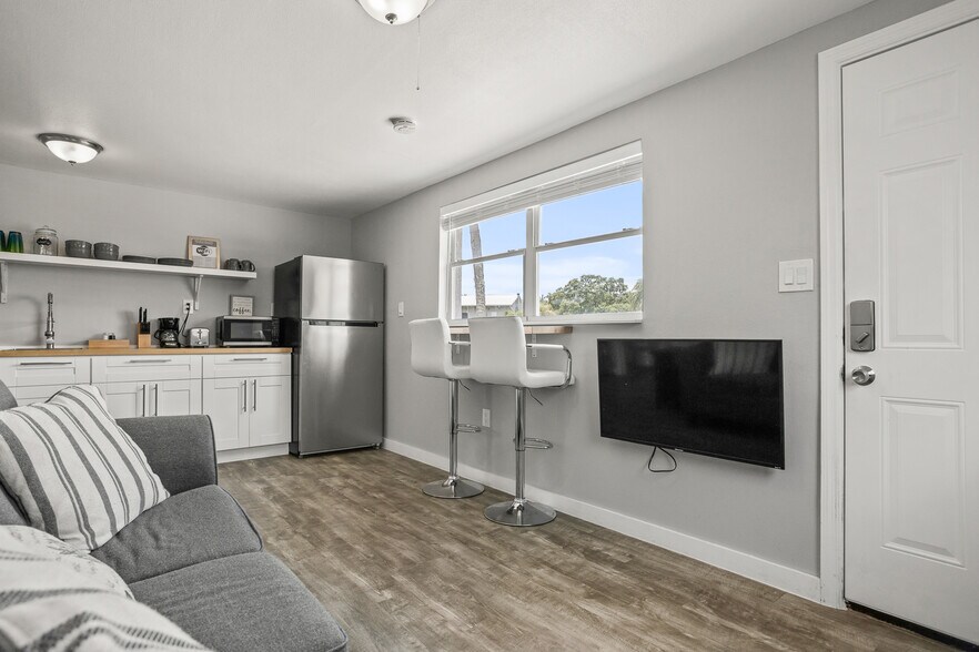 More Photos Of 8820 Rocky Creek Dr, Tampa Apartments For Sale