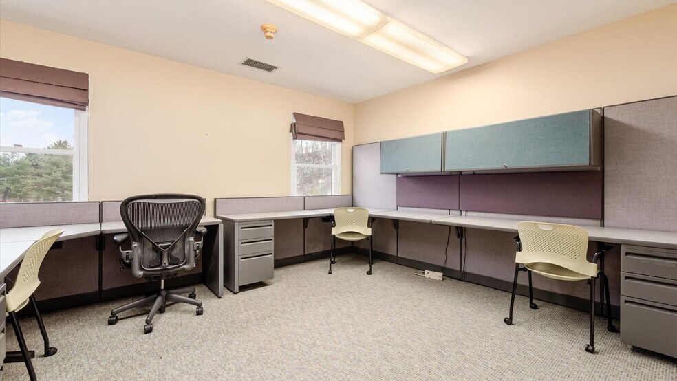 More Photos Of 172 S Friendship Dr, New Concord Medical For Sale