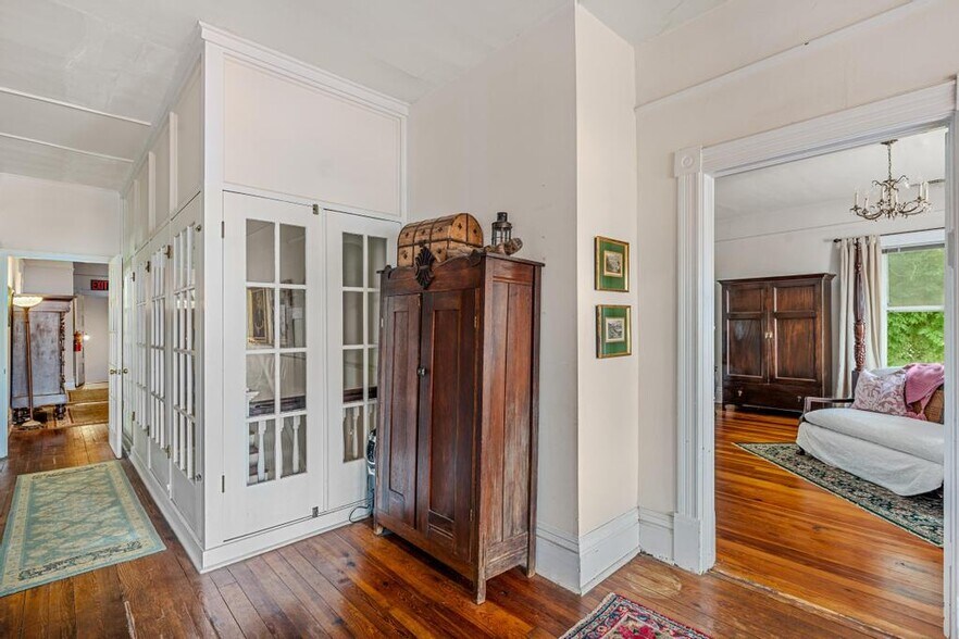 More Photos Of 252 Seavy St, Senoia Hospitality For Sale