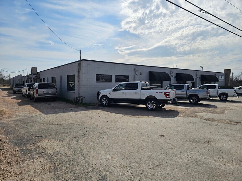 More Photos Of 301 East South 11th St, Abilene General Retail For Sale