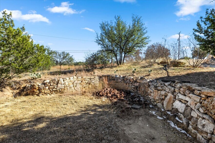 More Photos Of 272 Rocky Road, Johnson City Specialty For Sale