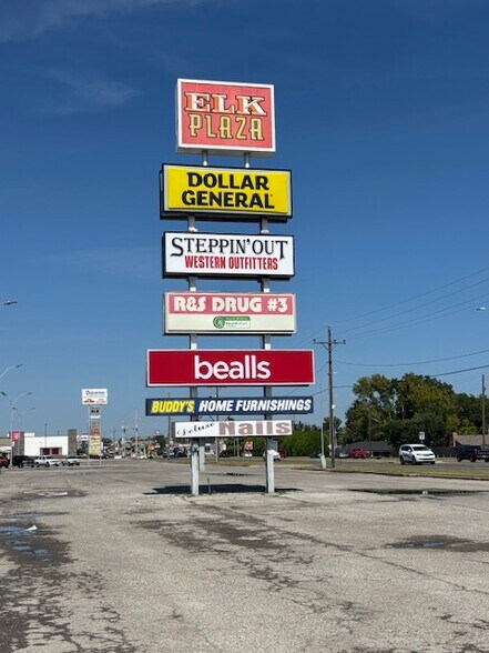 More Photos Of 1505-1715 N Highway 81, Duncan General Retail For Lease