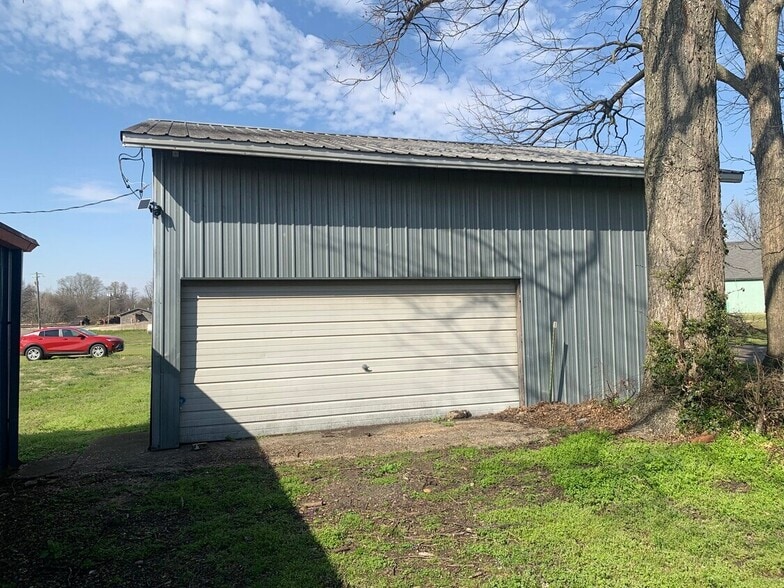 More Photos Of 100 E Lee St, Hayti Self Storage For Sale