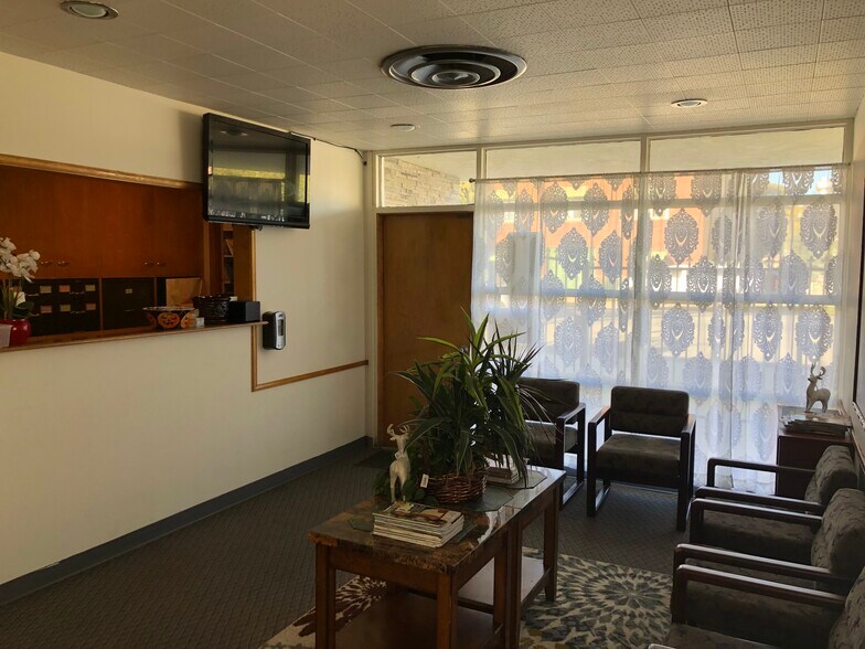 More Photos Of 2011 19th St, Bakersfield Medical For Sale