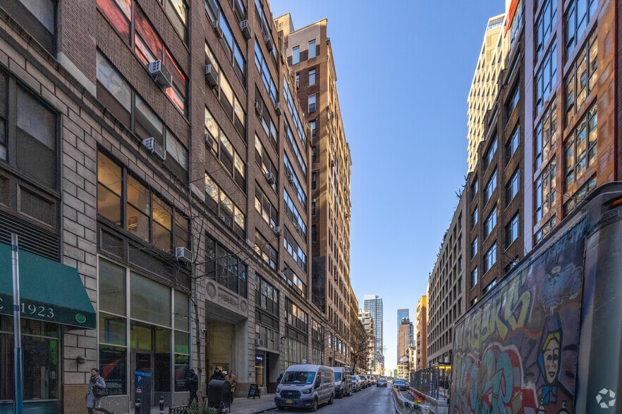 More Photos Of 344 W 38th St, New York Office For Lease