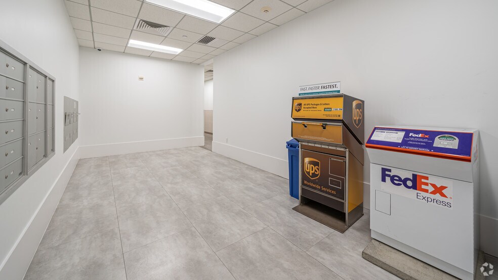 More Photos Of 1000 Main St, Houston Coworking Space