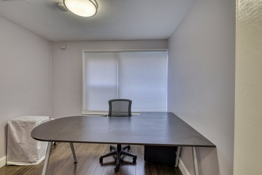 More Photos Of 10 Old Mamaroneck Rd, White Plains Office For Sale
