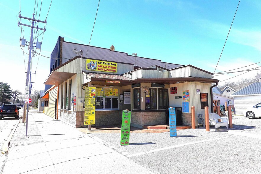 Primary Photo Of 1232 Park St, Stevens Point Restaurant For Sale
