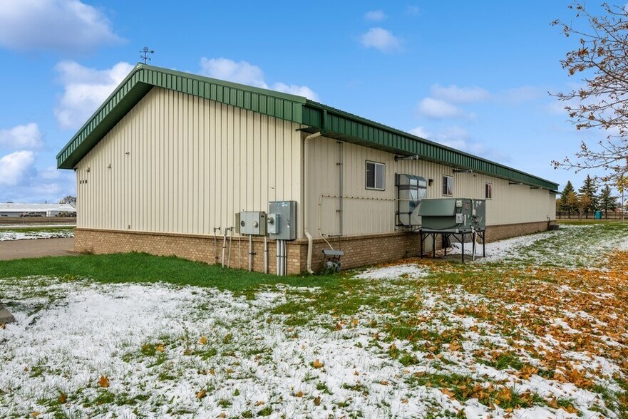 More Photos Of 114 Thomas Cir, Monticello Warehouse For Lease