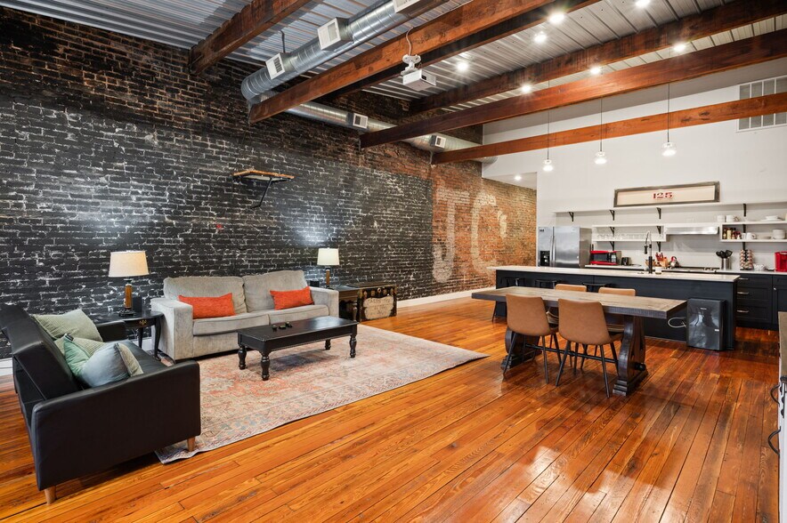 More Photos Of 125 Franklin St, Clarksville Storefront Retail Residential For Sale