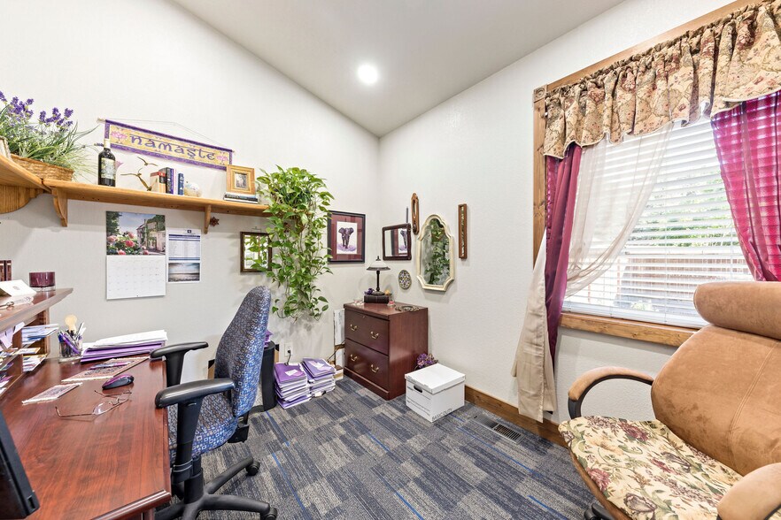 More Photos Of 873 NE 7th St, Grants Pass Medical For Lease