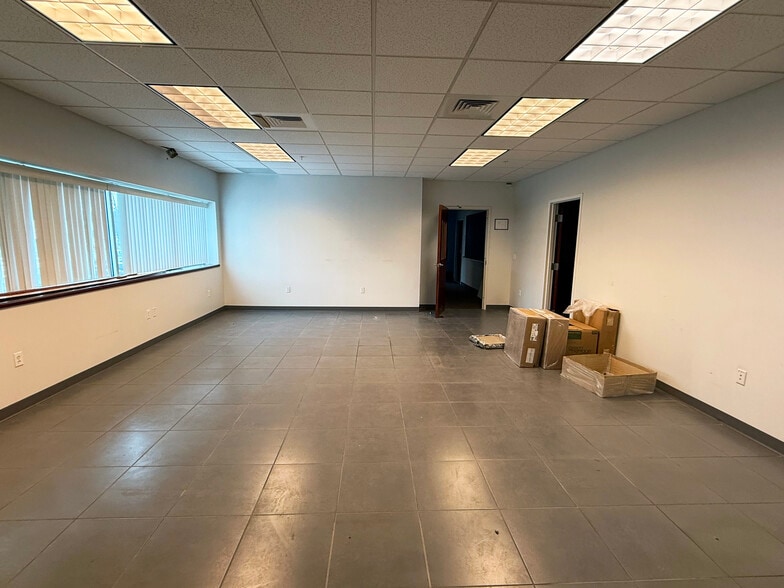 More Photos Of 34 Locke Rd, Concord Warehouse For Lease