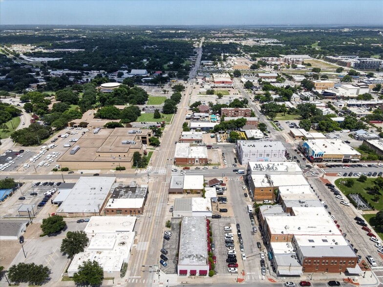 More Photos Of 221-223 N Locust St, Denton Office For Sale