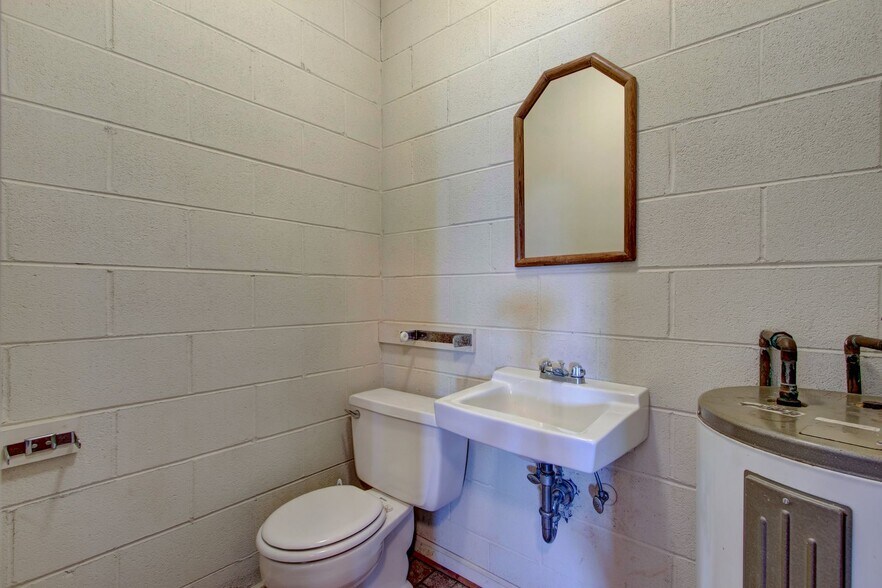 More Photos Of 490 Vickery St, Hartwell Specialty For Sale