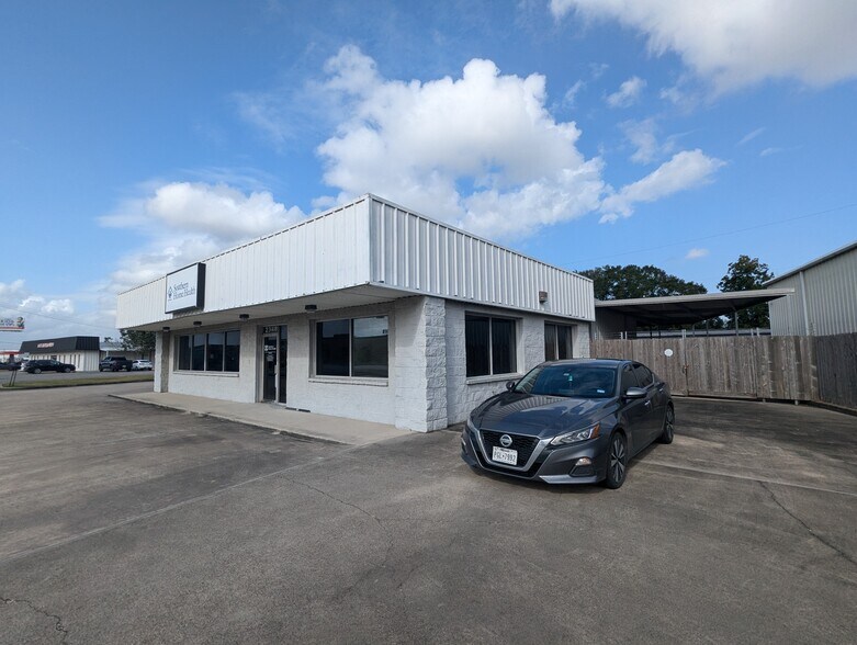 More Photos Of 2348 Highway 69 N, Nederland Office For Sale