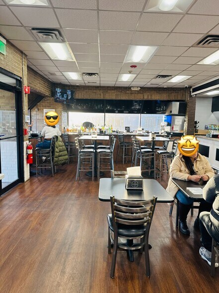 More Photos Of 600 E Devon Ave, Elk Grove Village Freestanding For Lease