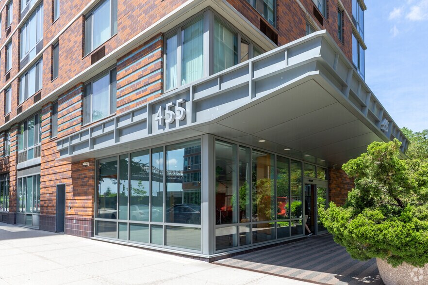 More Photos Of 455 Main St, New York Apartments For Lease