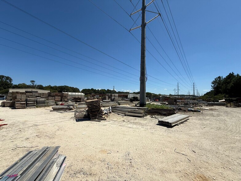 More Photos Of 7377 Peppermill Ln, North Charleston Warehouse For Lease
