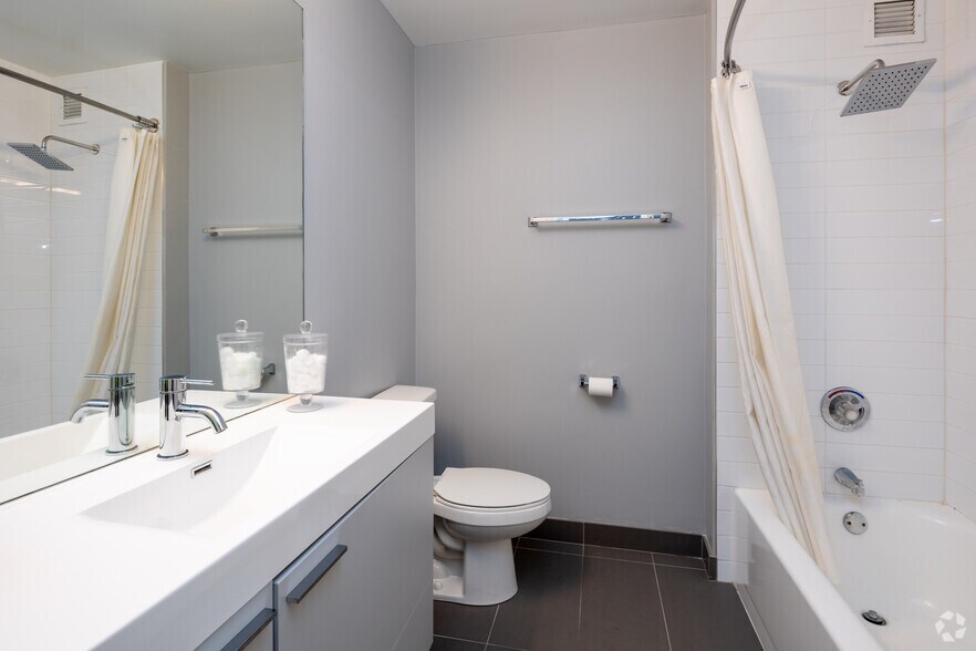 More Photos Of 2623-2627 N Clark St, Chicago Apartments For Sale