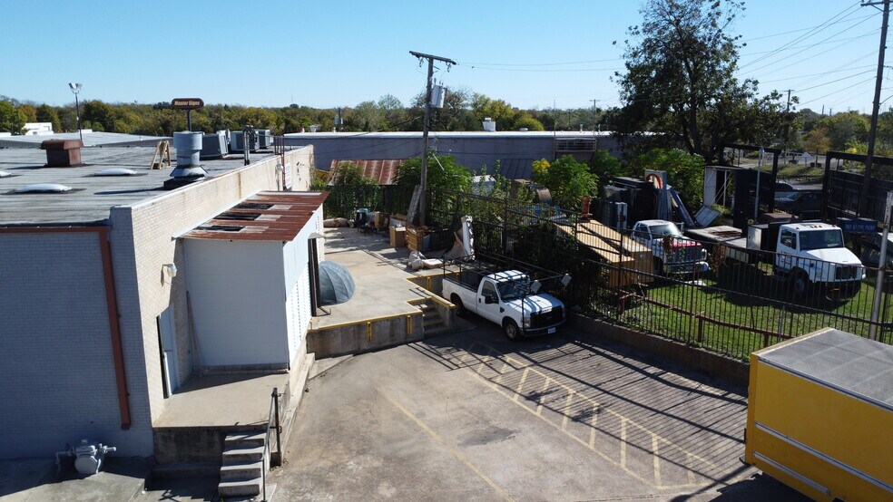 More Photos Of 5520 Military Pky, Dallas Industrial For Sale