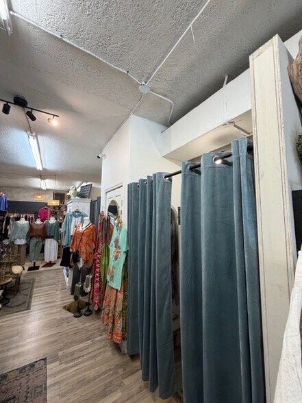 More Photos Of 1916 Central Ave, Saint Petersburg Storefront For Lease