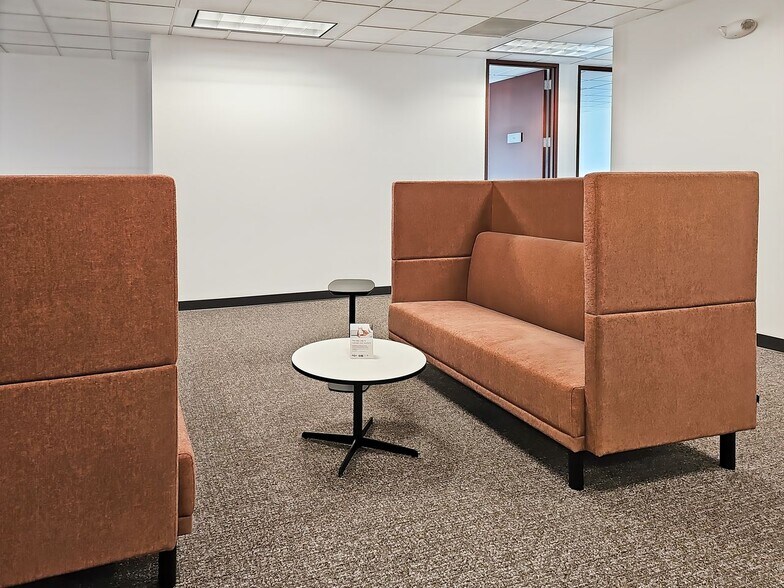 More Photos Of 2150 E Lake Cook Rd, Buffalo Grove Coworking Space