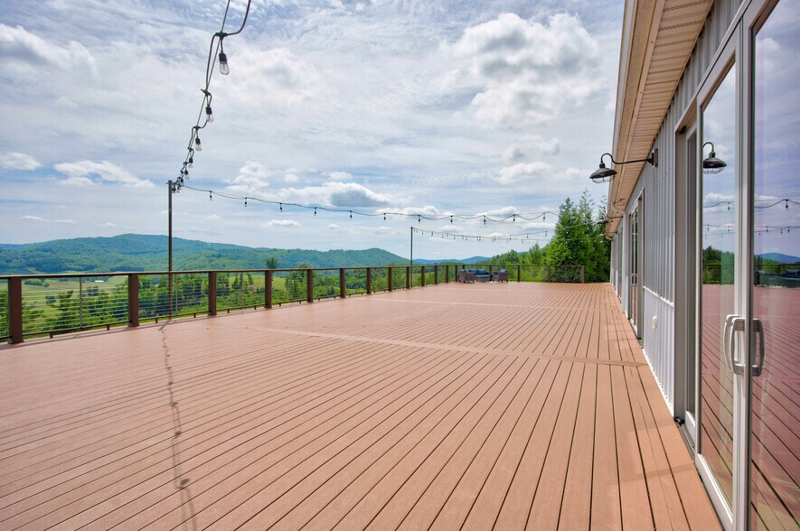 More Photos Of 639 Wagon Wheel Rd, Elk Creek Lodge Meeting Hall For Sale