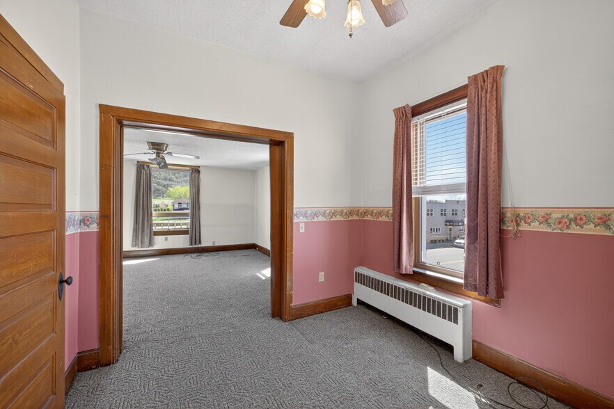 More Photos Of S101 S Main St, Nelson General Retail For Sale