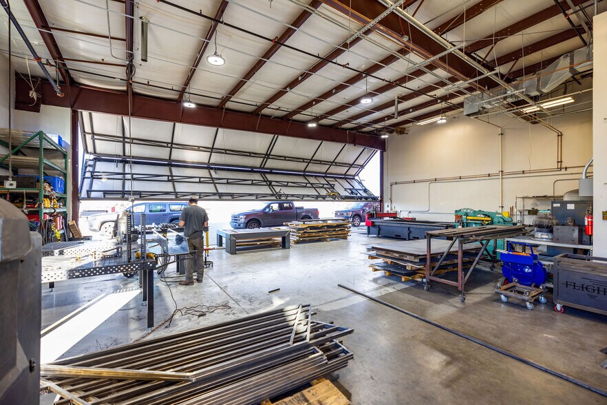 More Photos Of 3080 Airport Dr, Erie Flex For Sale