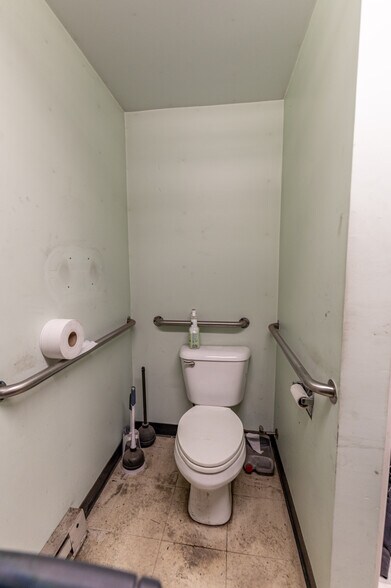 More Photos Of 2227 N 3rd Ave, Whitehall Service For Sale