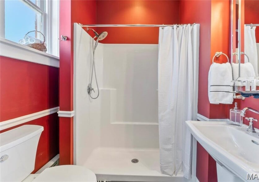 More Photos Of 876 W State St, Jacksonville Hospitality For Sale