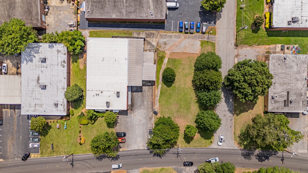 More Photos Of 218 Laredo Dr, Decatur Warehouse For Sale