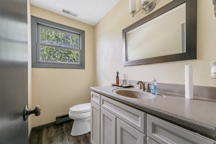 More Photos Of 13390 Ravenna Ave NE, Hartville Flex For Sale