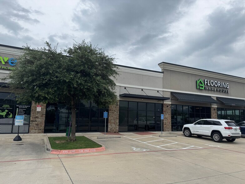 More Photos Of 1824 W Slaughter Ln, Austin Freestanding For Lease
