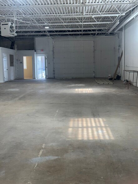 More Photos Of 130 E Zavalla, San Antonio Warehouse For Lease