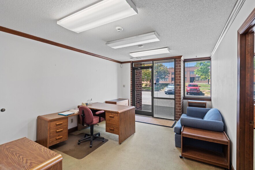 More Photos Of 350 Crompton St, Charlotte Industrial For Sale