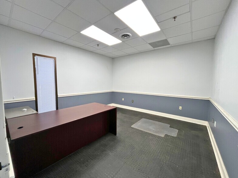 More Photos Of 220 Feld Ave, High Point Warehouse For Lease