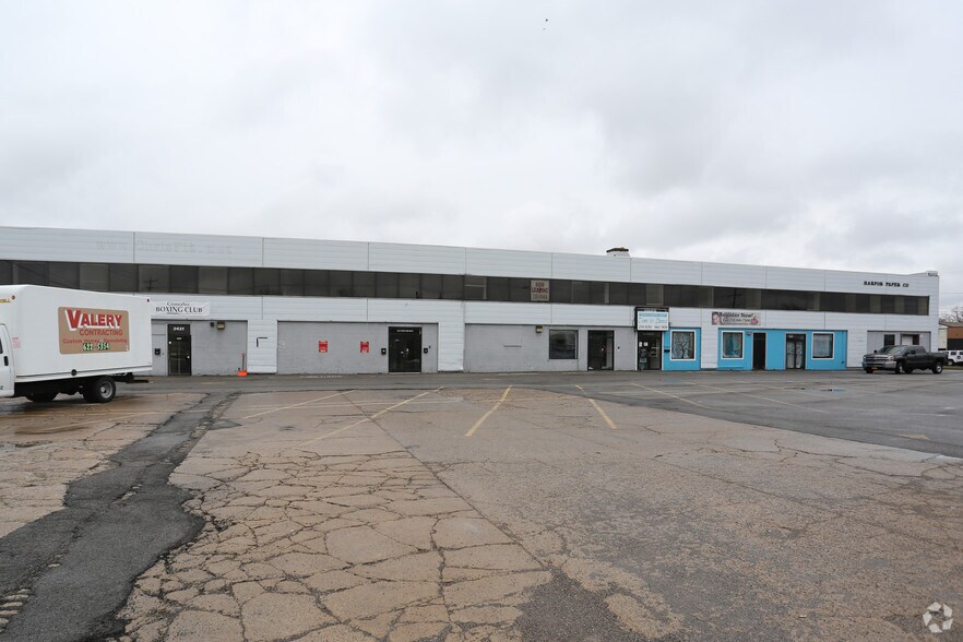More Photos Of 2425 Hyde Park Blvd, Niagara Falls Freestanding For Lease