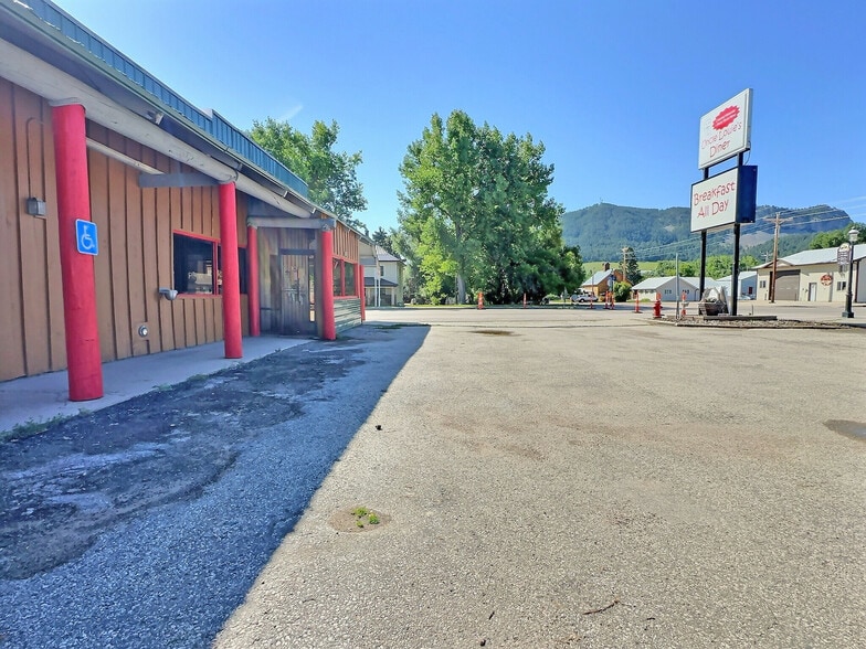 More Photos Of 203 E Cleveland St, Sundance Storefront Retail Office For Sale