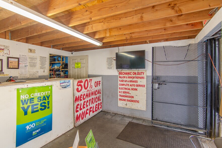 More Photos Of 5788 Van Dyke St, Detroit Auto Repair For Sale