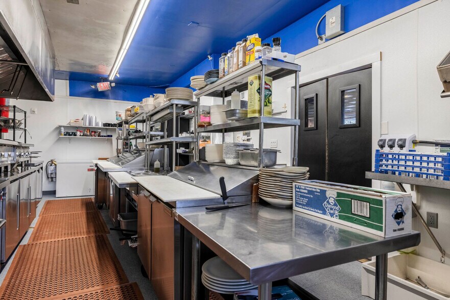 More Photos Of 7588 N Broadway, Red Hook Specialty For Sale