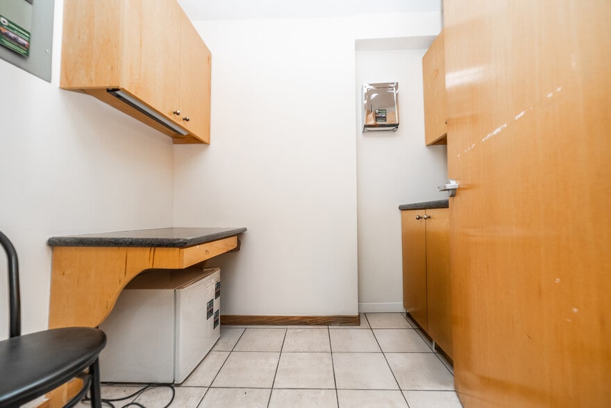 More Photos Of 1749 E 16th St, Brooklyn Storefront Retail Office For Sale
